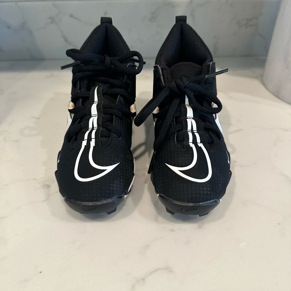 Boys Nike Menace 3 football cleats